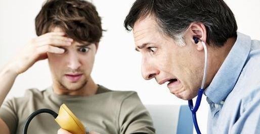 身体|为啥有的人手上的青筋会凸出来青筋越多，对身体有什么影响吗