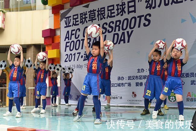 国足|中国足球为什么这么弱?国足不行:中国压根没几个人踢球