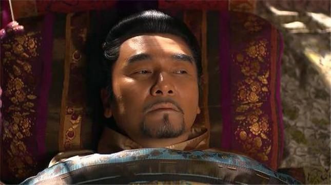 不服|芈月传：秦王死前给了樗里疾一把剑，如果芈月不服，可直接斩杀