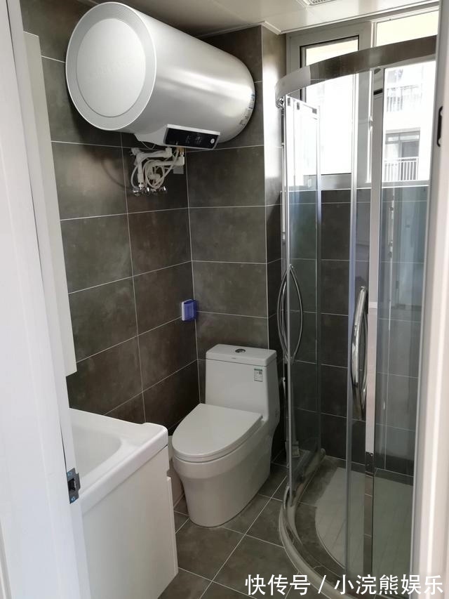 吊顶|别再傻乎乎做吊顶啦,他家只是贴石膏线条,效果还不错,分享一下