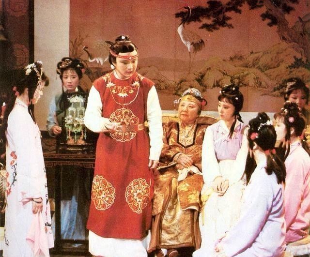 宝钗#红楼梦中高级的“炫富”,黛玉和贾母是代表,宝钗和王熙凤是例外