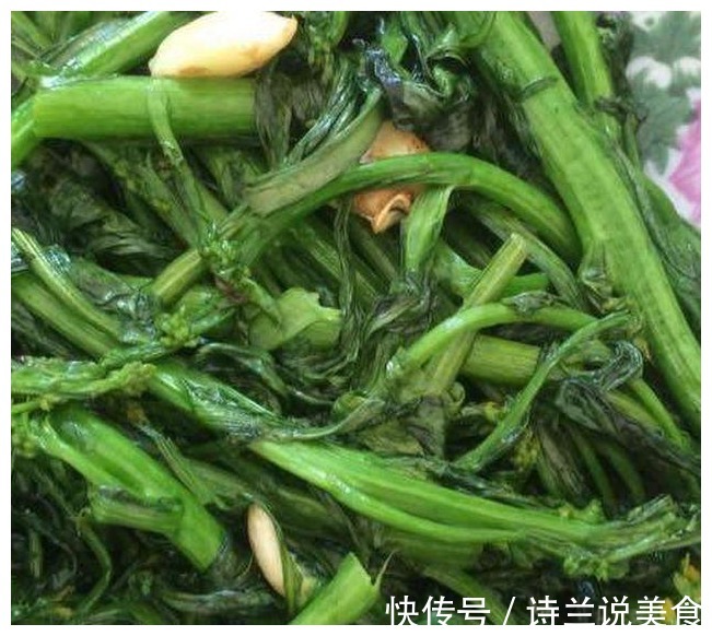 出国三年才回家一趟，我特意做一桌菜给家人，饭后都夸我厨艺好了