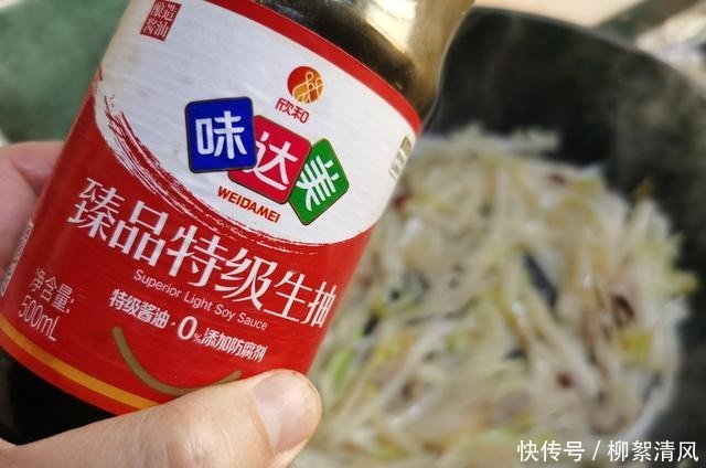 白菜帮这样做,清脆爽口又开胃,做法简单易学,太下饭了!