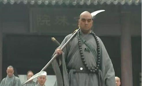 差老远|鲁智深杀死镇关西后,就因为通缉令上多一个字,无一人报官