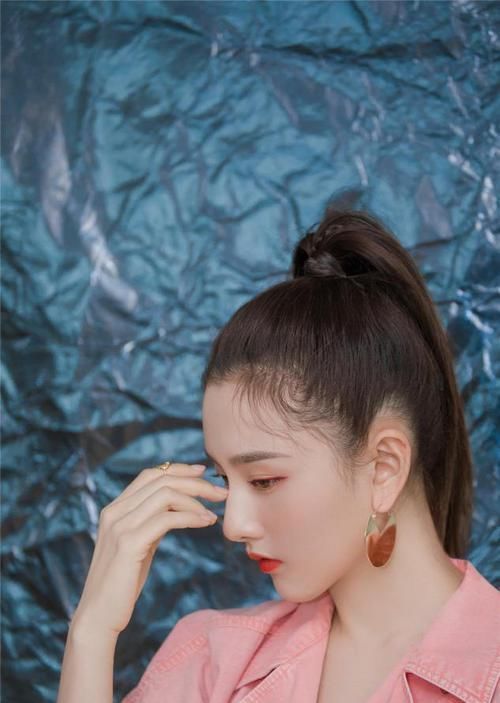 扎马尾时别犯这3个错误,不然会变得很像村花,颜值再高也白搭