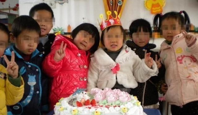 爸爸妈妈|5岁女儿过生日，宝妈推“豪华大蛋糕”去幼儿园，竟没有人上去吃！
