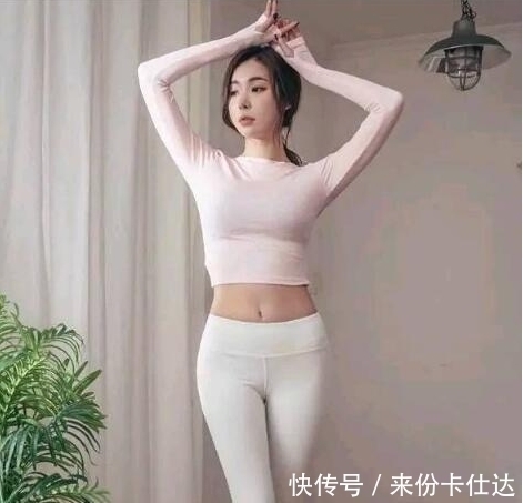 小姐姐|利落干练的紧身打底裤小姐姐身材曲线完美，尽显时尚完美的身段