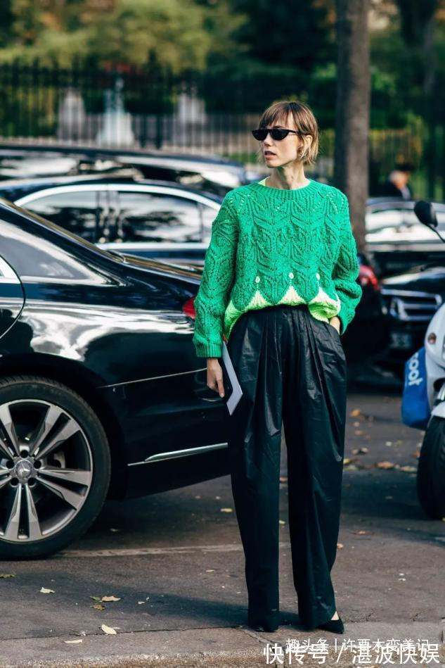 搭配 今秋火了一种穿法,叫“毛衣+奶奶裤”,保暖又时髦,谁穿谁好看