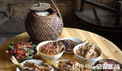 鲤鱼|老人把鱼装进坛子,20年后取出招待客人,不是本地人都不敢动筷