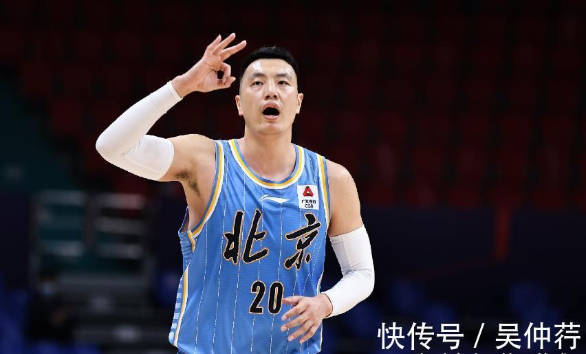 球迷|翟晓川与女记者爆发冲突!翟晓川:你闭嘴!女记者:你不配!