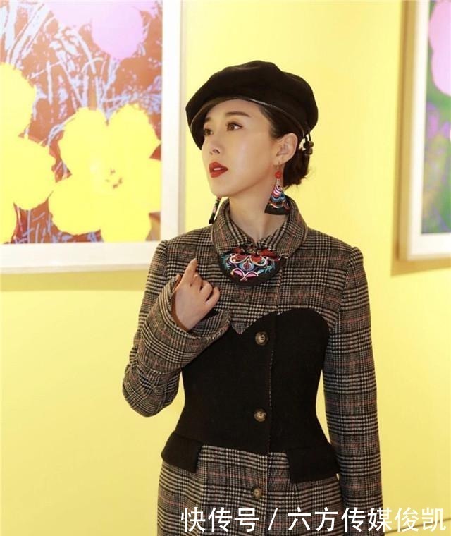 衣领|衣领太厚,秋冬头发怎么扎才时尚又有美感?学会这4种扎发就够了