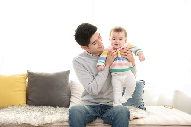 独眼|为你剖腹七层,你把我戳“独眼”却依然爱你,宝宝手敏感期咋引导