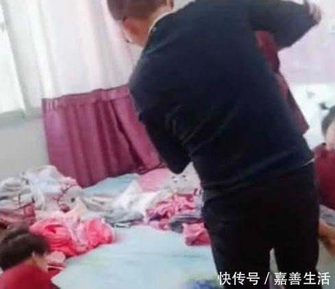 小精灵|四胞胎每天的清晨,从宝爸睁开眼睛那一刻,就倍感“心累”!