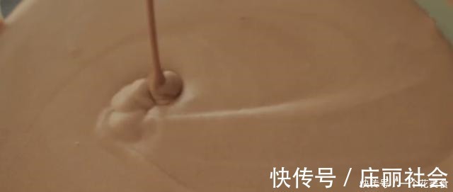 俏丽棉花芝士蛋糕，如棉花一般柔软，带着芝士的细腻湿润