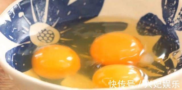 西葫芦丝|最爱这懒人早餐,又香又脆,连吃8个不够,十几分钟做全家人早餐