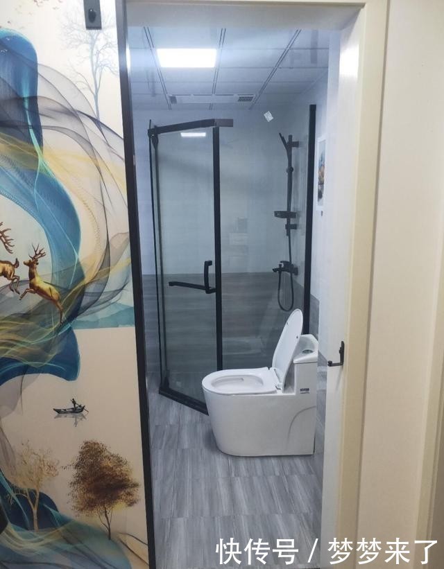 卡座|看她家极简装修，全屋舍弃吊顶，电视墙不做造型，还没家具很漂亮