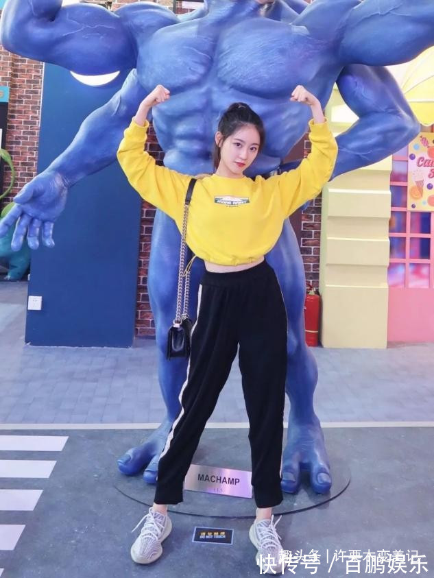 秋天 早秋穿衣越简约越显贵,备齐这“1裤2裙3上衣”就够了,超百搭