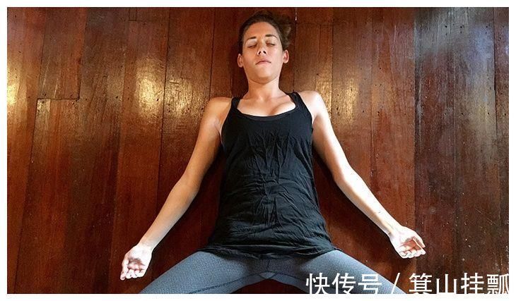 骨盆|仰卧束角式每天躺几分钟，放松身心，打开髋部，好处多多