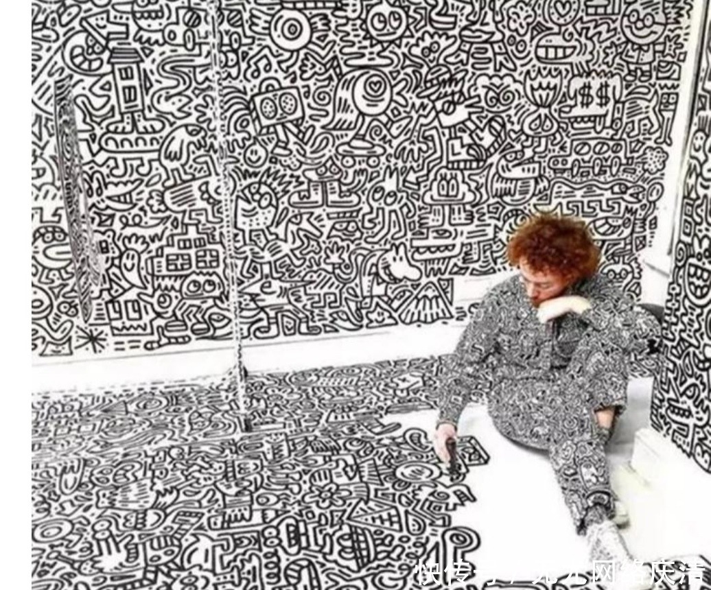 他是英国“灵魂画家”,跟画融为一体,所到之处全是画