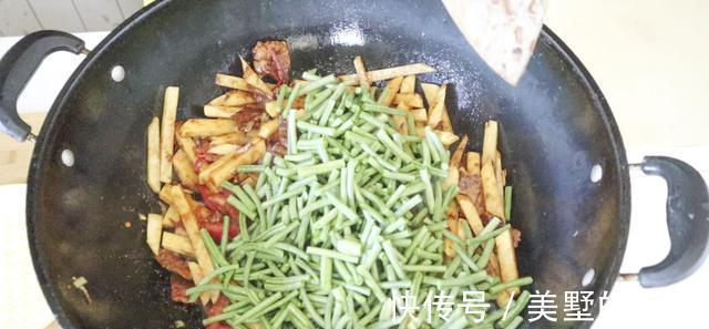 面条|白菜别再炒着吃了，这样简单一做，比吃肉还香，上桌瞬间就扫光