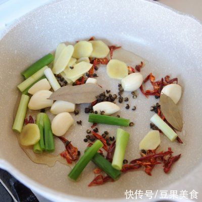 餐桌上最有人气的家常菜之黄焖鸡