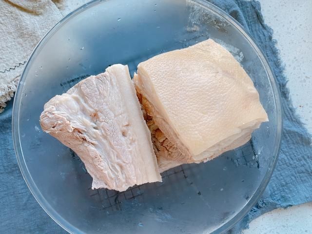 年夜饭必备梅菜扣肉，掌握3点，能出虎皮，而且肥而不腻入口即化