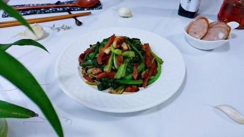 人称|11月，吃此菜当季，人称“维他命蔬菜”，对肠胃好，不懂吃可惜