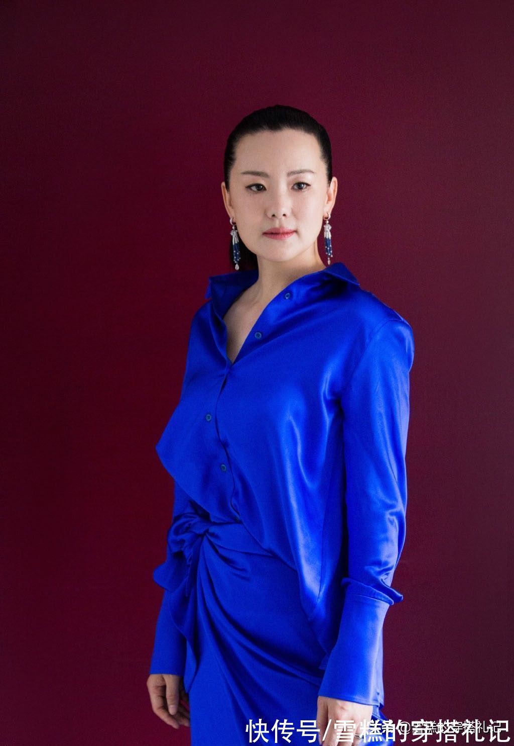 日落黄 40岁左右的女人,衣服尽量不要穿驼色和灰色,其实这些更气质显白