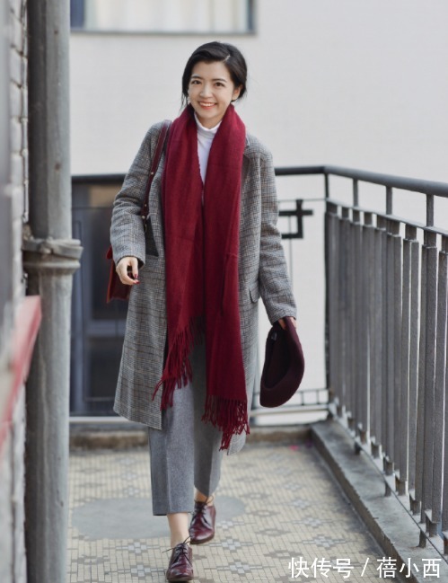 穿搭 有品位的女人,冬季都在穿“大衣+西装裤”,颜值不高也能显气质