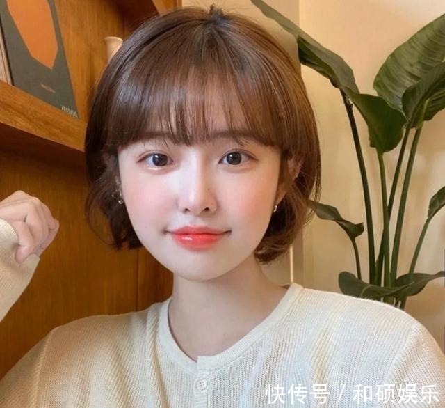 短发 秋冬都在“剪短发”,超A女神范更有气质,基本都逃不出这4款发型
