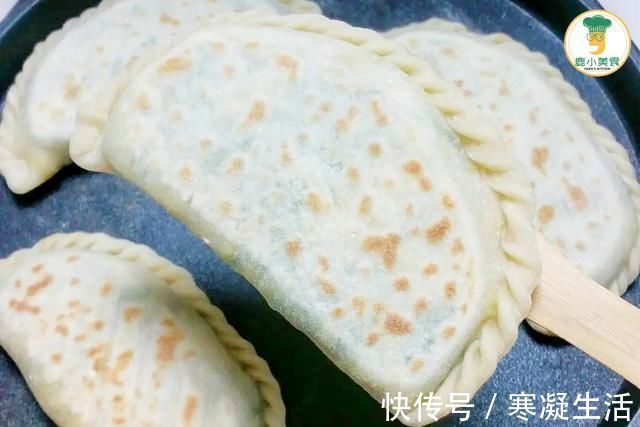 馅料|韭菜盒子的馅料,韭菜处理是关键,掌握2个技巧,韭菜鲜嫩不出汤
