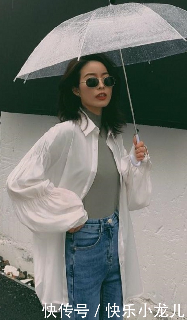 姑娘特别的潮流,搭配针织短衫,气质迎面扑来