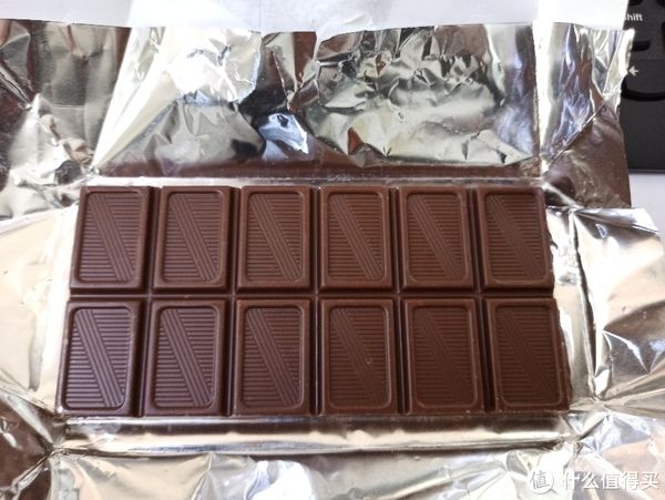 好吃的 篇二十七：来自俄罗斯的巧克力，爱莲巧榛子香草味牛奶巧克力试尝。