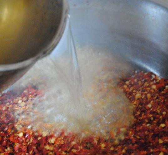 包韭菜饺子馅,学会“2放2不放”,韭菜鲜嫩翠绿不出水,好吃过瘾