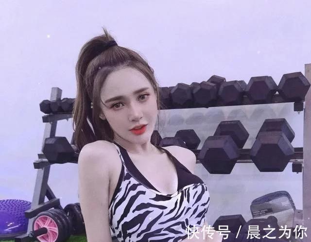 仰卧起坐|“马来西亚之光”黄诗棋，自信秀出马甲线，热情分享健身心得