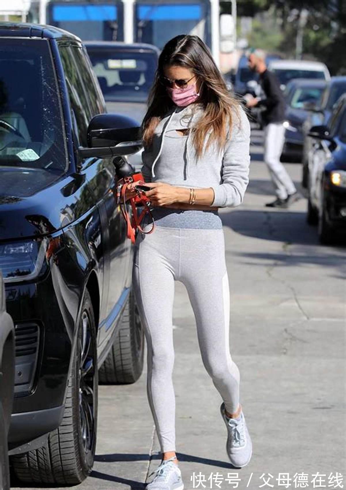 中性 透气防晒搭配瑜伽裤,休闲时尚,减龄又有活力