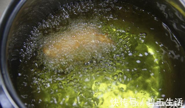 面包糠|牛奶最忌讳和“它”一起吃,营养减半又伤胃,还有许多家庭都中招