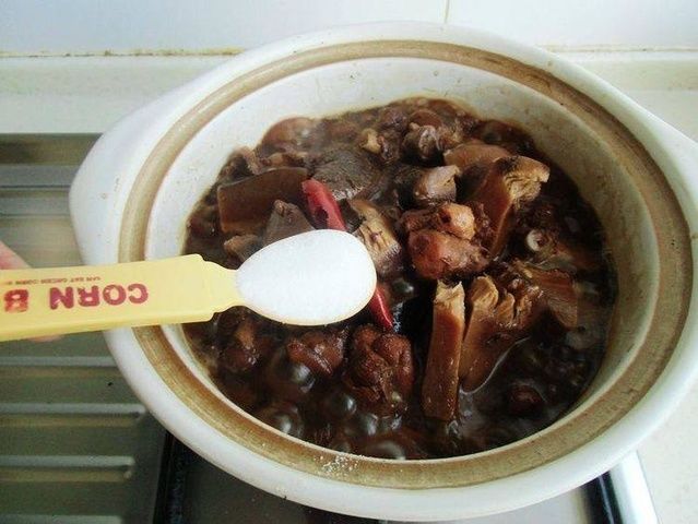 对抗冬天的下饭菜，材料往锅里一放，炖炖就是一锅，味道超级好