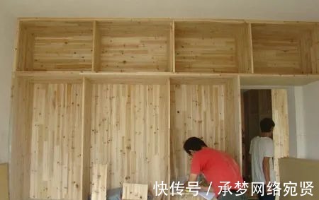 亲戚|后悔当初没听亲戚劝，偏要请木工手打柜子！现在老后悔了