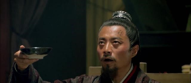 野猪林!鲁智深被孤立的时候,林冲却不敢挺他,真不配做鲁智深的兄弟!