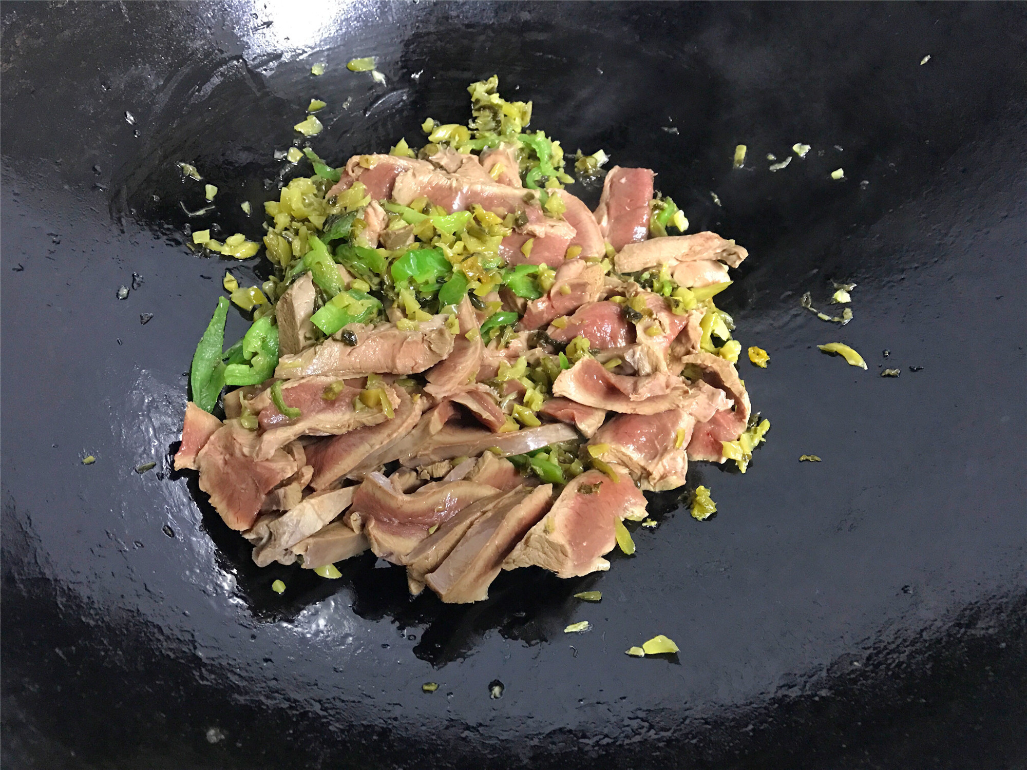 睡眠不好的人要多吃此菜,2分钟教你做,香辣开胃没腥味,超下饭