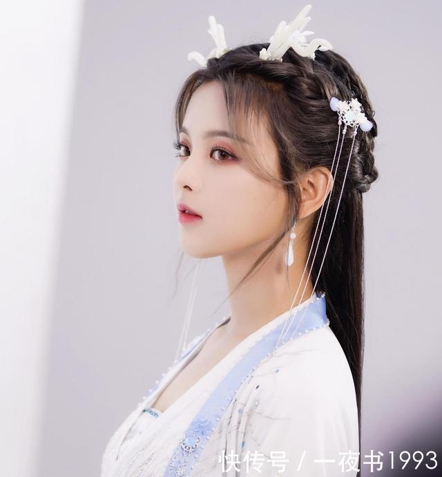 b《心动的信号4》嘉宾大换血,baby下场抢资源?还是杨超越放弃?