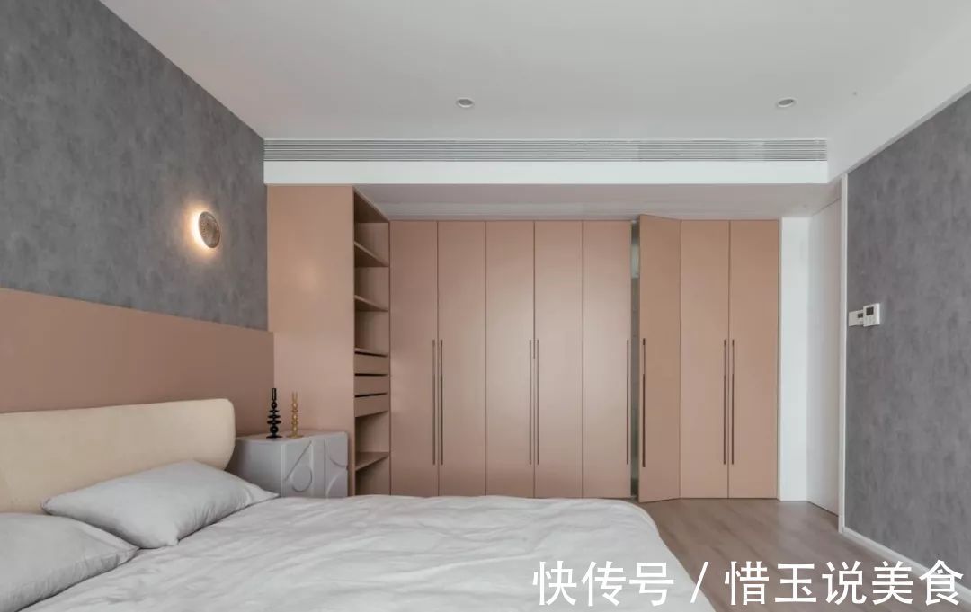 卧室内|还在买衣柜现在流行“挖墙”装衣橱!