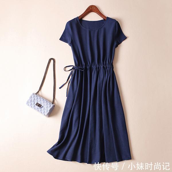 瘦真丝 深色系的连衣裙,女人尊贵文艺的腔调又很倾城