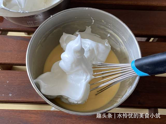 不开裂不回缩的酸奶纸杯小蛋糕，详细做法，保证你可以一次成功