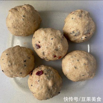  这道粗粮小餐包连续吃了3碗，全家人都一致好评