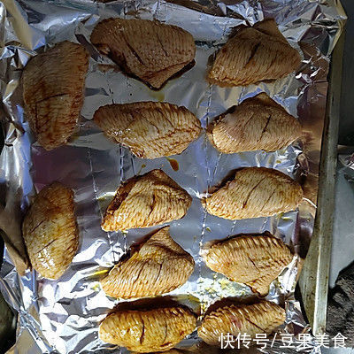 蜂蜜烤鸡翅的家常做法，简单快捷又好吃