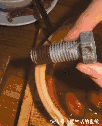 |搞笑GIF趣图这是什么操作啊，难道为了省过路费？