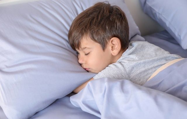 小陶|为何孩子被打哭后容易睡着?弄明白背后原因,父母不再忍心动手了