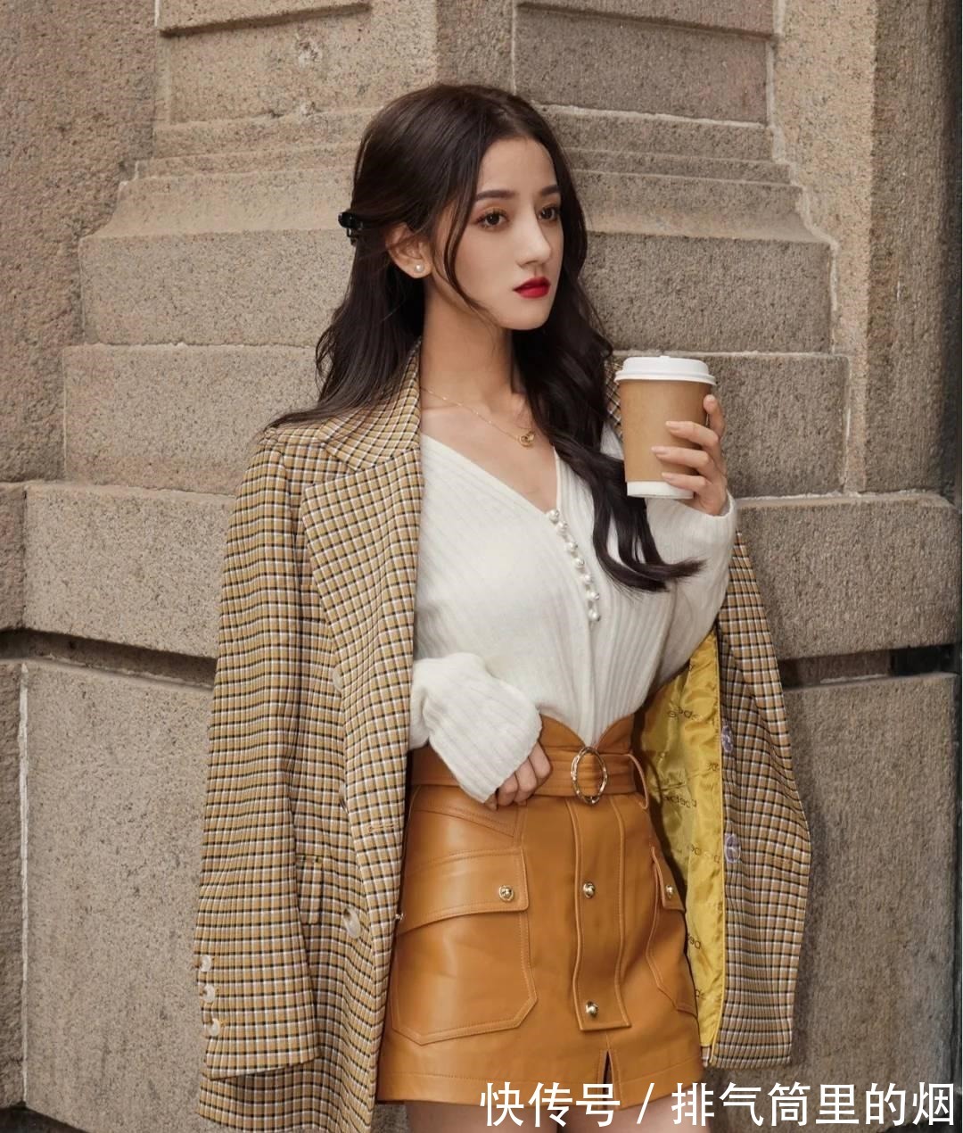 女人 真正会打扮的女人,入秋后都离不开这3种颜色,洋气显白有气质